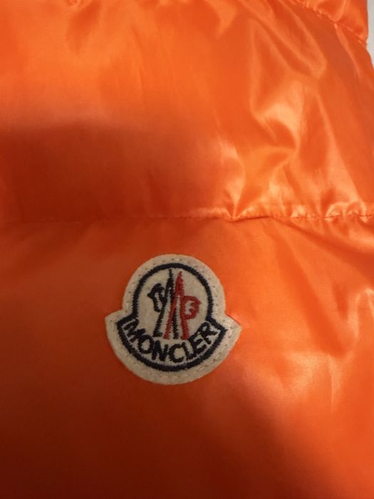 Елек Moncler.