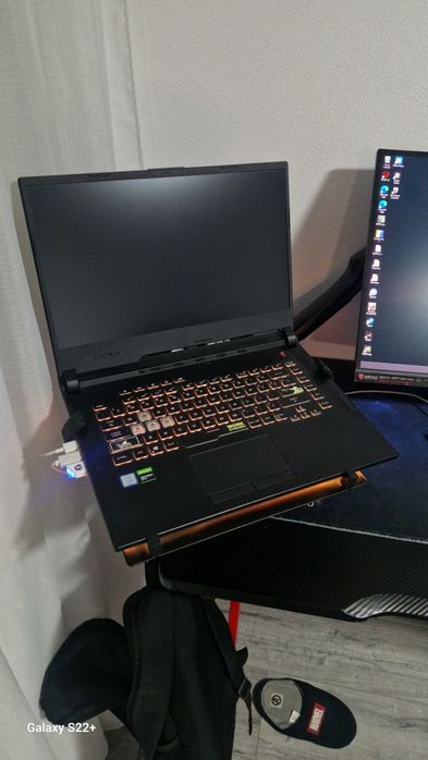 Vând laptop gaming ASUS ROG Strix