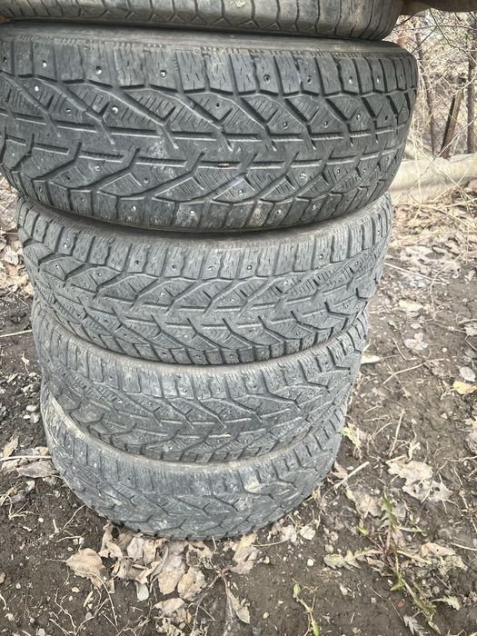 Продам Зимние шины.