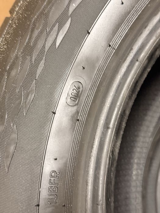 Продается комплект летних шин 235/65/17