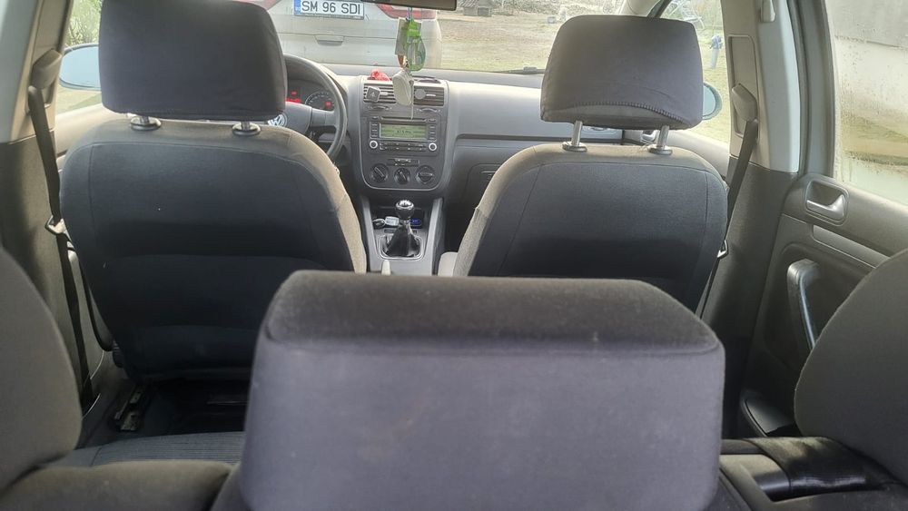 Vand Golf 5 motor 1.9 dizel preț 2.000€ negociabil