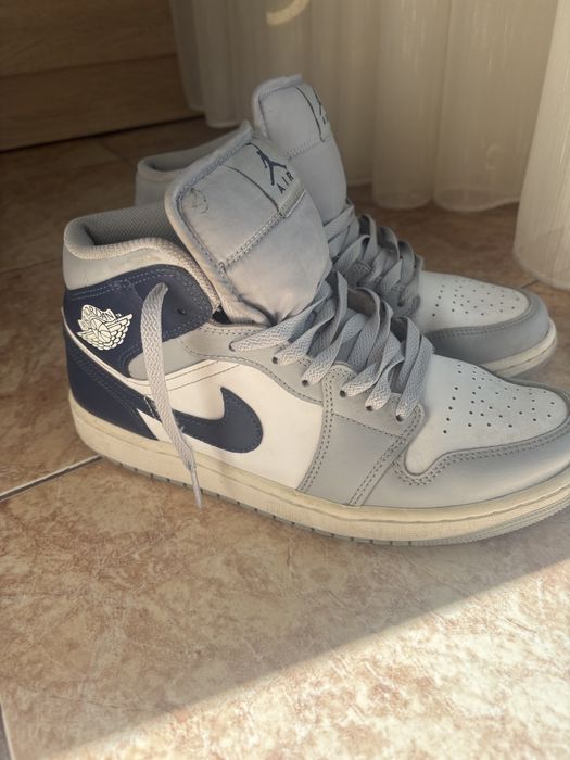 Air Jordan 1 Mid White Midnight Navy Wolf Grey