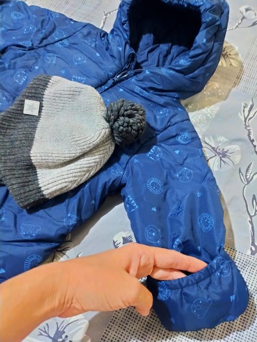 Продам комбинезон на мальчика