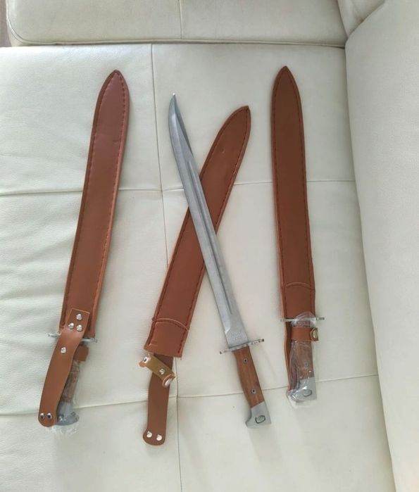 Maceta 50 cm Baiometa Tip Sabie AK47 maner lemn si husa piele