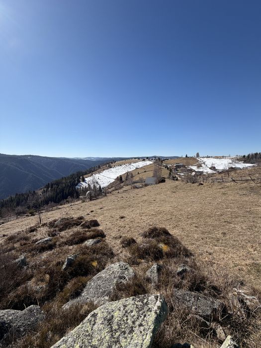 Vand teren intravilan in zona de munte (Maguri-Racatu)