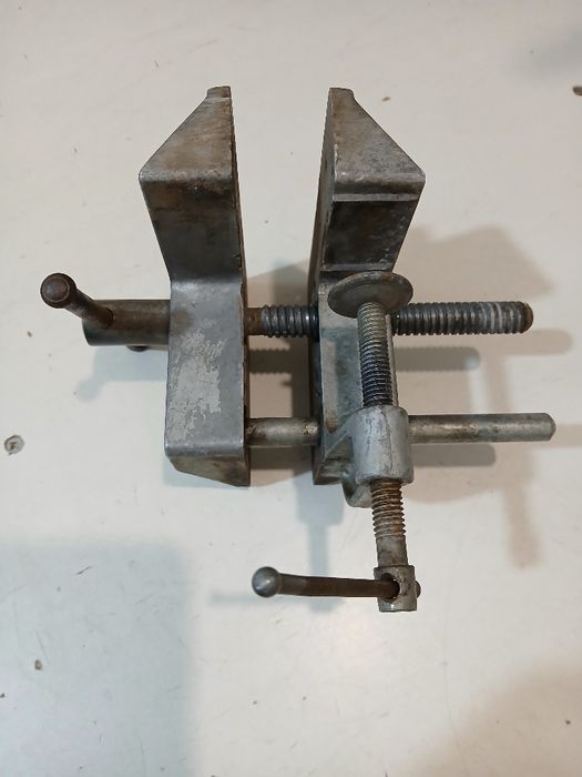 Продавам менгеме