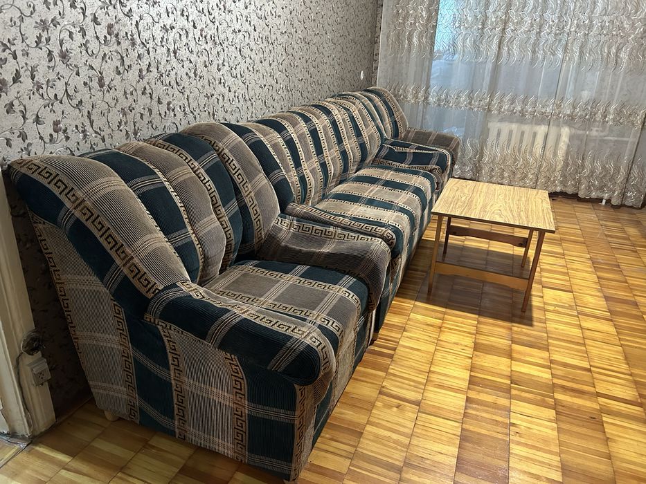 Продается диван + 2 кресла (комплект)