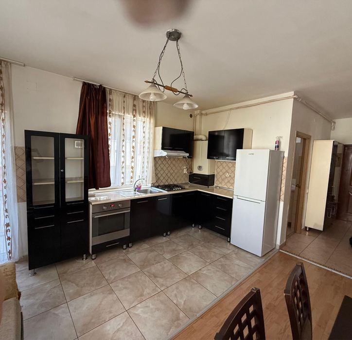 Inchiriez apartament cu 3 camere