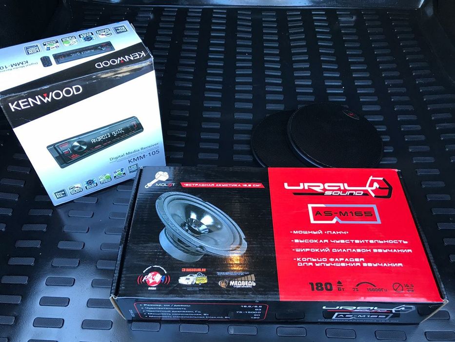 Резиновые коврики в багажник