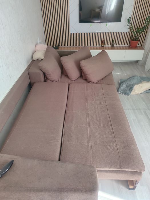 Продам зальный уголок