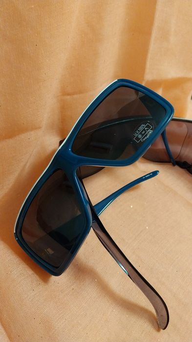 Дамски аксесоари:очила,портмоне,яка за палто и шалове