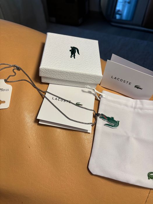 Lănțișor Lacoste!
