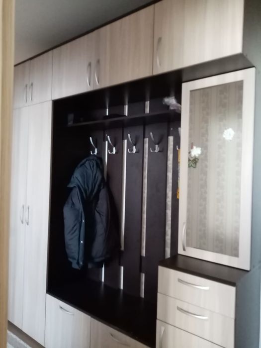 Продаем прихожию