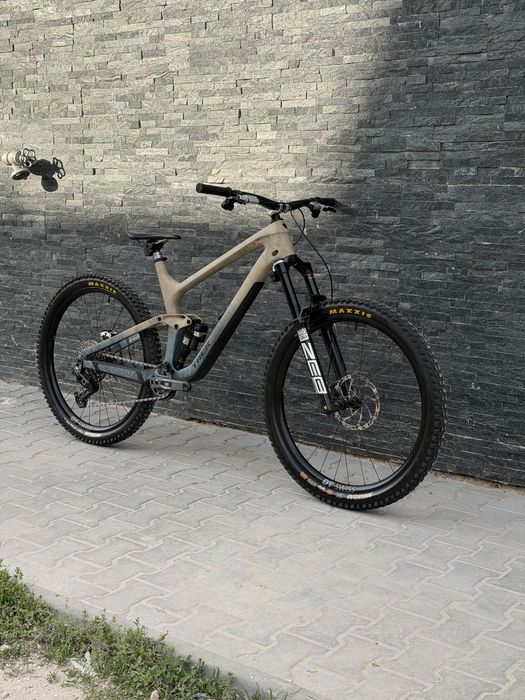 Trek slash se gen5 flight attendant