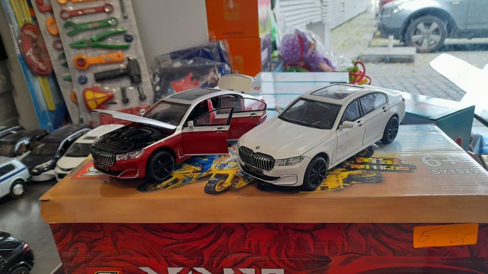 Метални колички колекционерски Нови