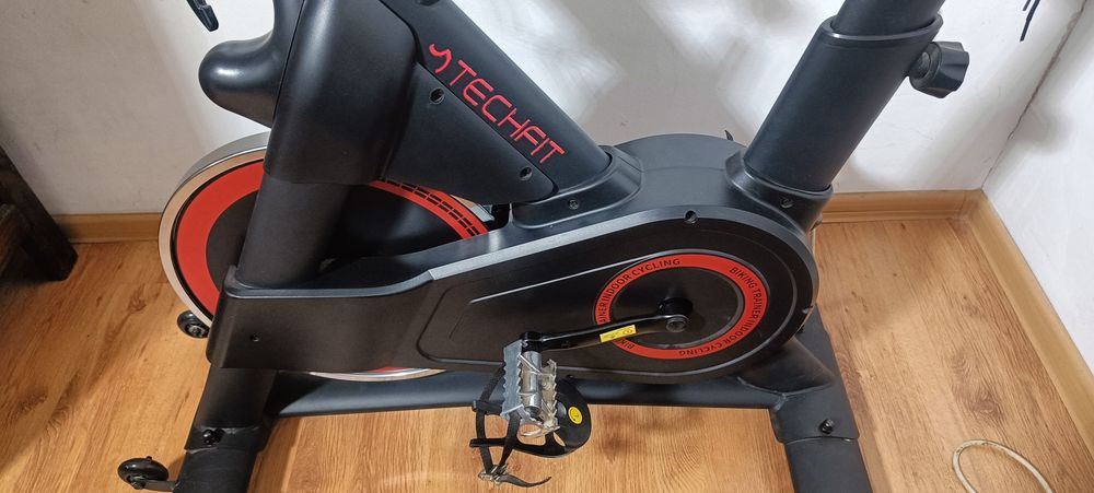 Bicicletă Spinning SEMI-PROFESIONALĂ TECHFIT SBK8000, Sistem Volantă 20 kg
