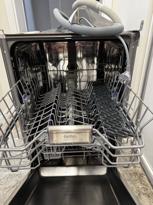 Съдомиалня за вграждане BEKO 45 см