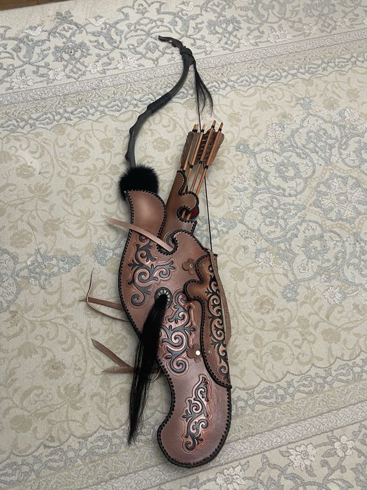 Национальный кожаный лук