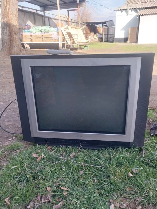 Телевизоры 2 штуки