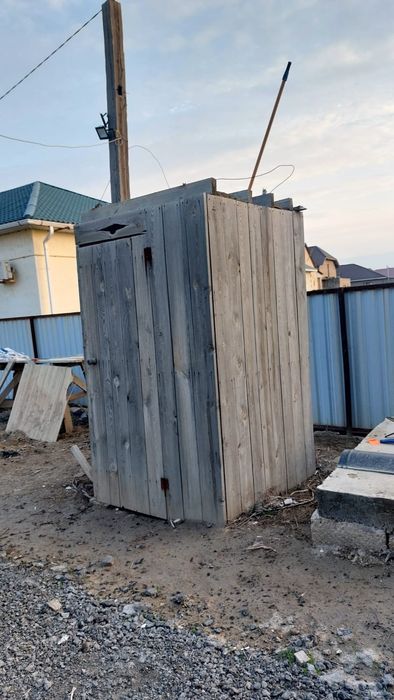 Шарбақтағы бұрын пайдаланылған душ және ворота (4×2) есігімен сатылады