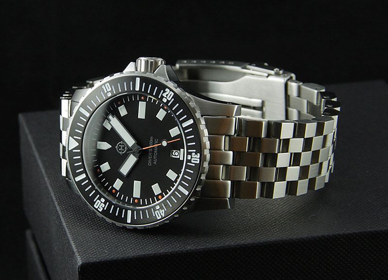 Helm Vanuatu 42mm Stainless Steel Automatic часовник