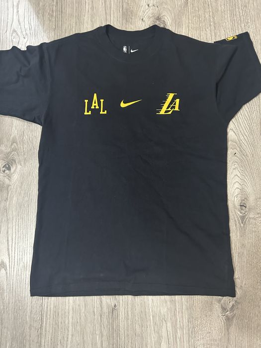 vand tricou nike lakers