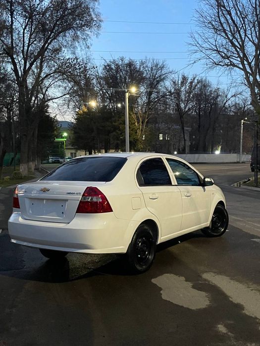 Srochno sotiladi Zor sostoyaniyada nexia 3 AT