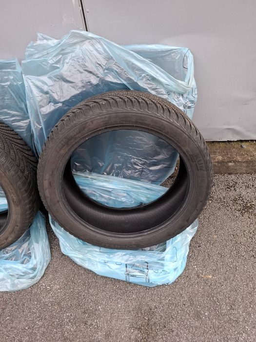 Cauciucuri Solus 4s HA32 225/45 R19 M+S stare foarte buna, fabricat