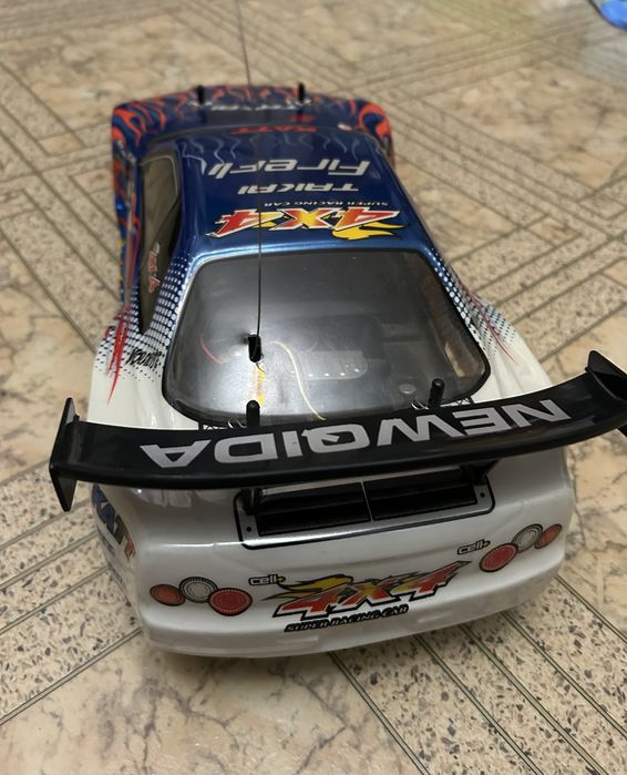 Машинка на пульте управления