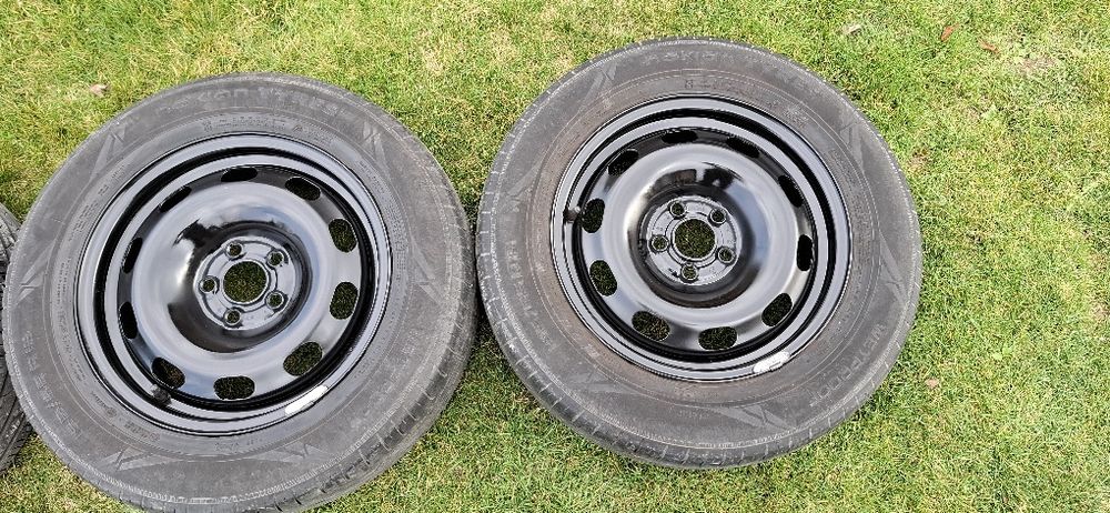 Vând anvelope de vara pe jenti 195 /65 /R15 in stare foarte buna.DOT 2