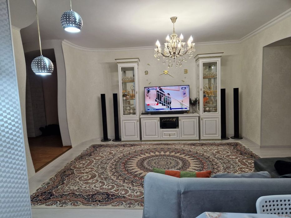 Продаётся превосходная 3-х ком. кв находиться в самом центре 8мкр,