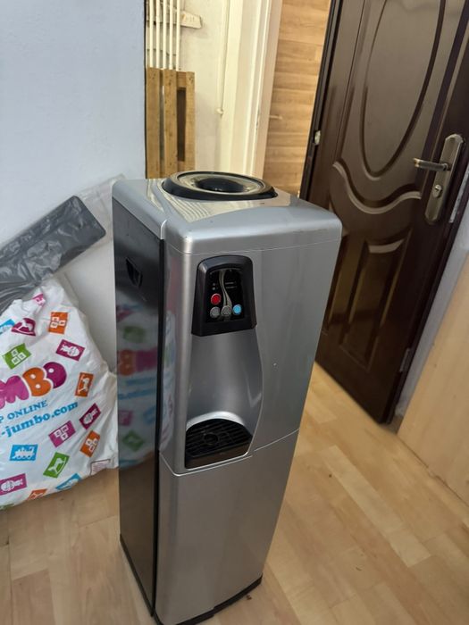 Dozator apă rece/caldă cu compresor, pentru bidon 19L, perfect funcțional