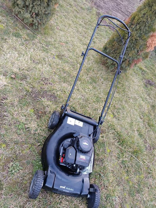 Mașină tuns iarba cu tracțiune