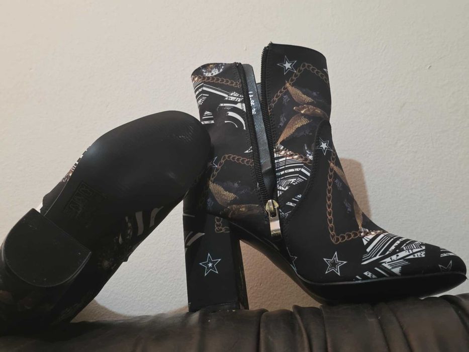 Уникални арт боти на ток – нови, неносени (№36)