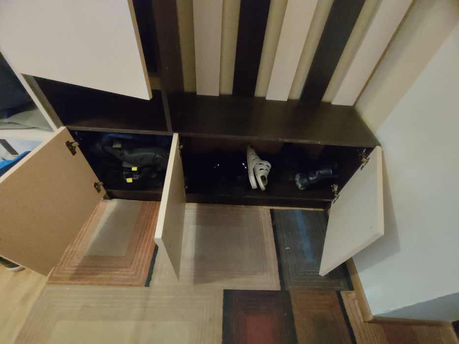 Продам прихожую шкаф