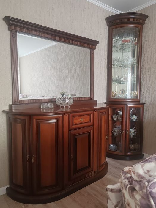 Продам комод с зеркалом