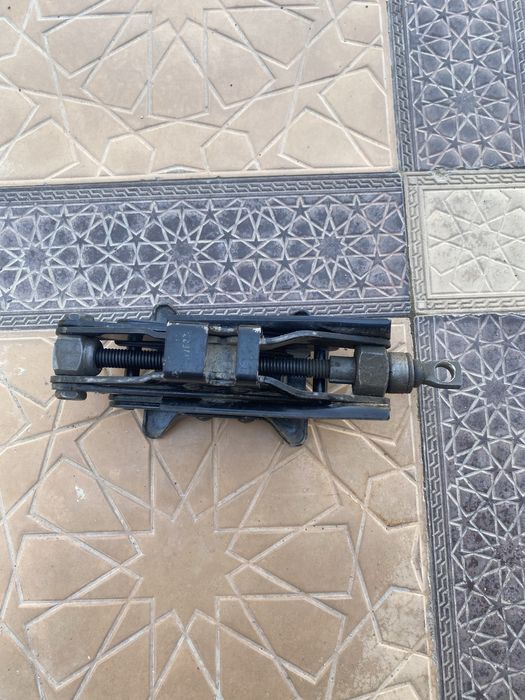 Домкрат маленький,  в комплект сумка