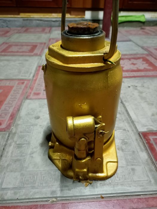 Продам 20 тонный домкрат рабочии