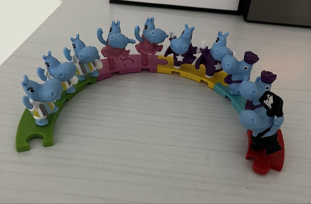 Бегемоты на пазлах из киндер