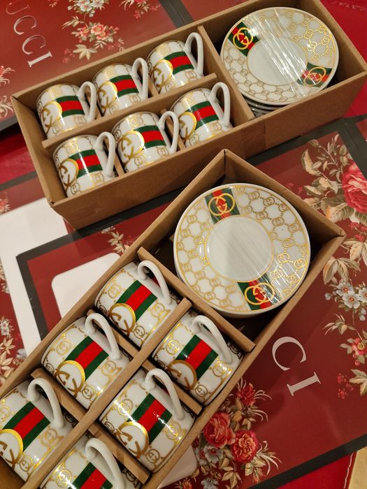Set cadou 12 piese( 6 farfurii+6 cescute),cutie,saculet