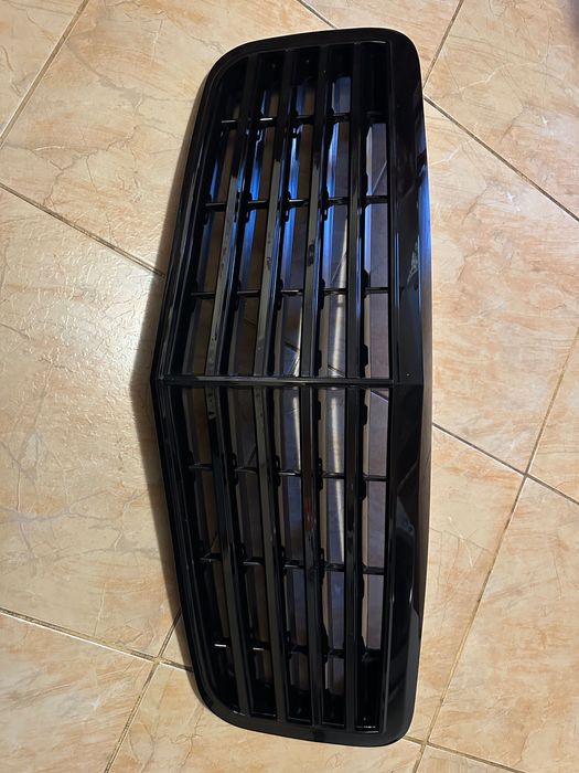 Решетка за мерцедес w211 черна