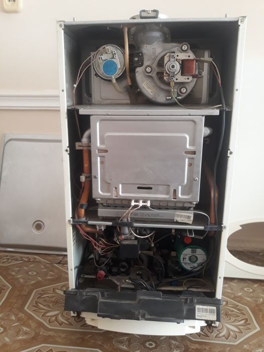 Катеол ARISTON 2х конторний зима, лета нархи350$