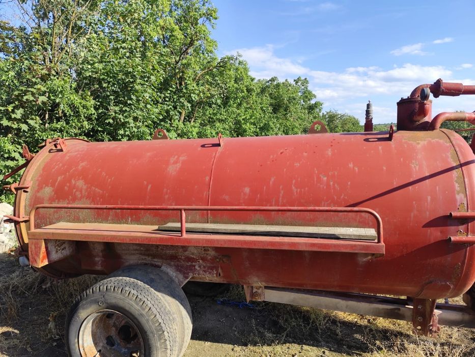 Cisternă agricolă 4000L cu pompă – remorcabilă, ideală pentru apă, irigații