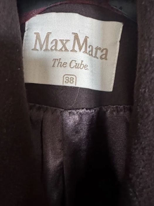 Палто на Max Mara в модерния за сезона кафяв цвят