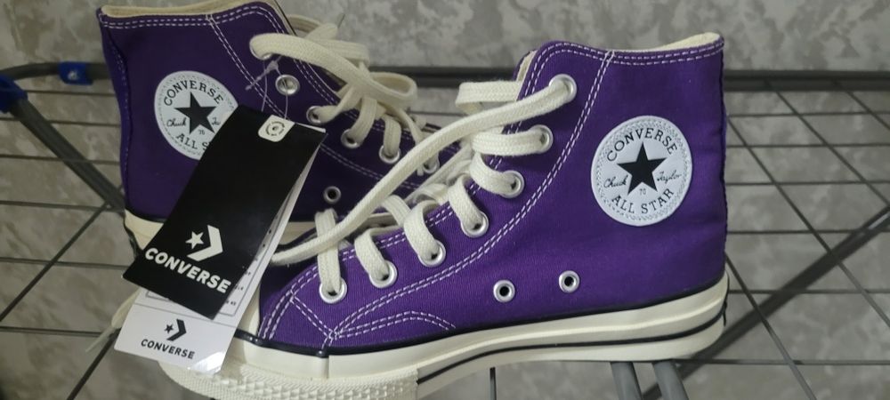Продам Конверс 37-38 размер новый