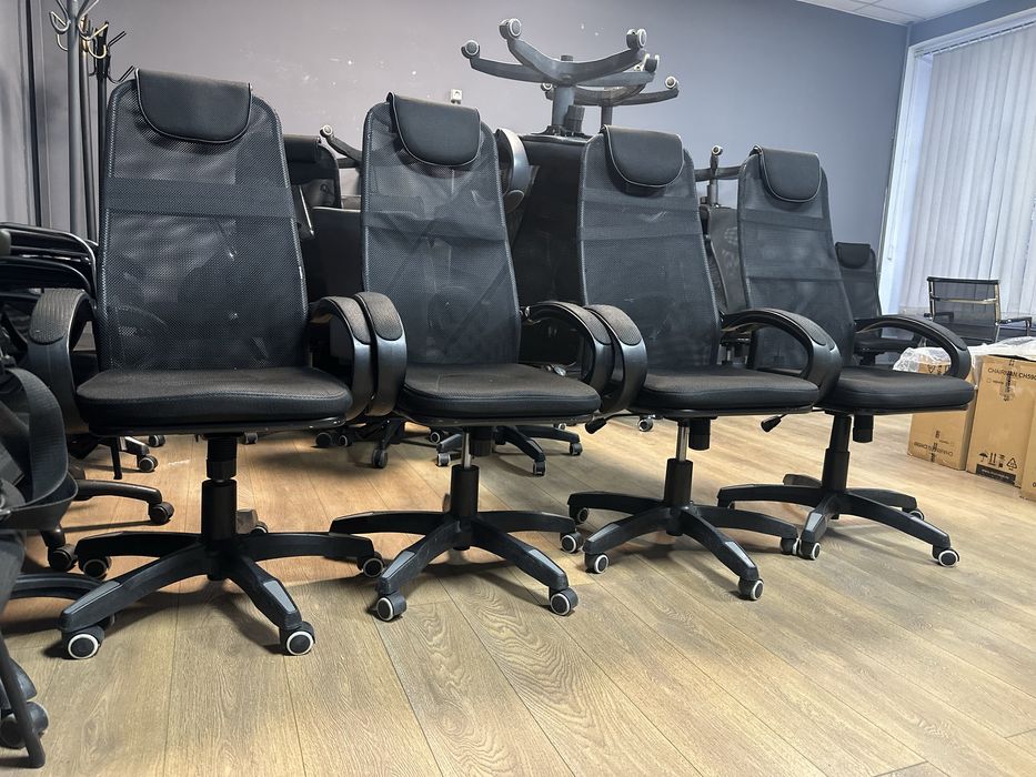 Продам офисные кресла