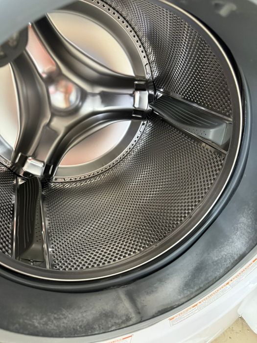 Продам стиральну машину Midea 18  кг