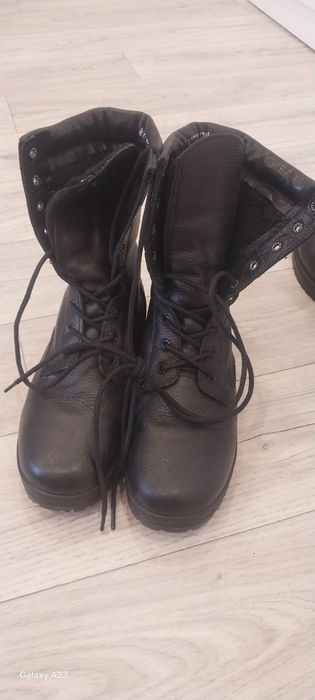 Продам берцы 40.41.42 размер.