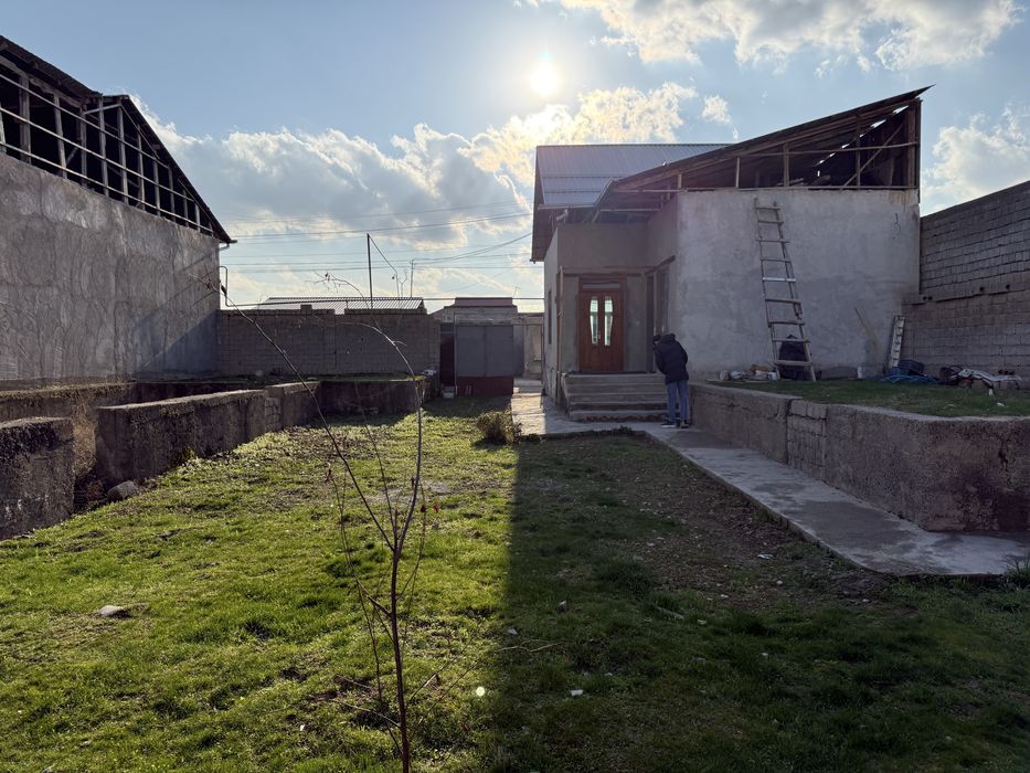 Бардамкол мактаб олди  Нур кочасида йер сотилади