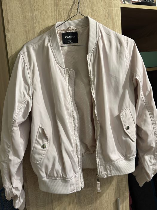 Пролетно яке-използвано